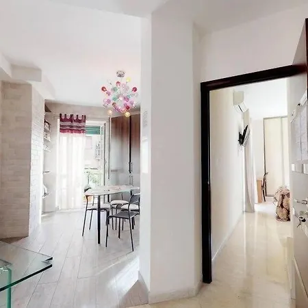 Let's Go To לינה וארוחת בוקר 3*