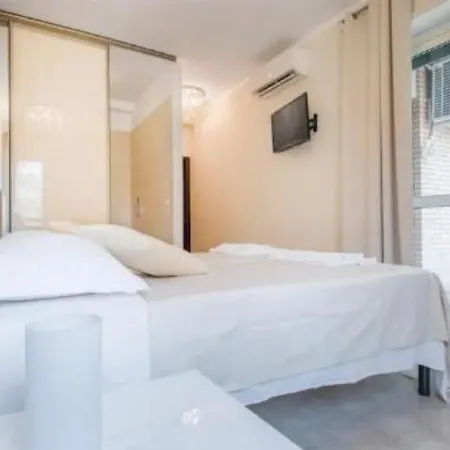 Bed & Breakfast Let's Go To